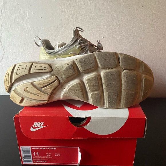 Nike Darwin - Picture 3 of 3